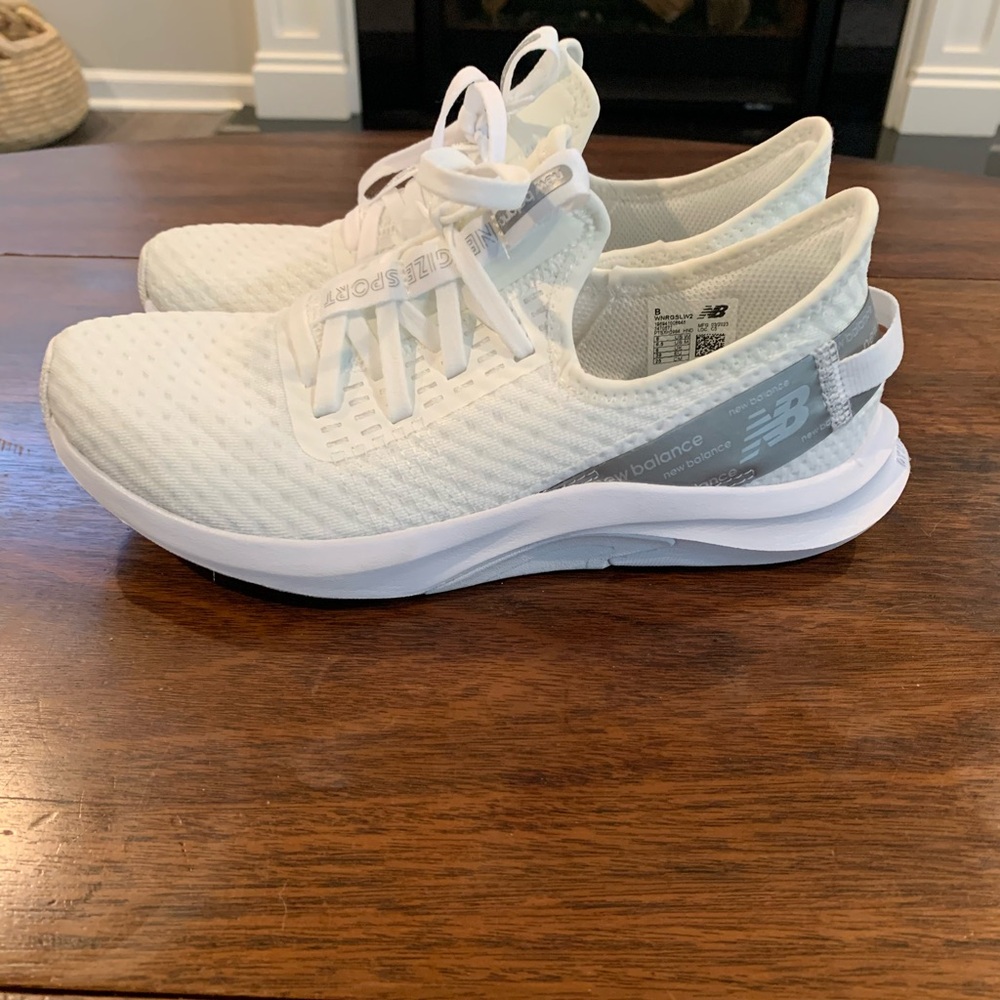 New Balance Dynasoft Nergize Sport V2 Cross trainer. White. Size 8. Like new!!